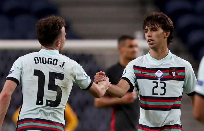  尼斯主帅赛后炮轰裁判 称争议判罚改变局势  